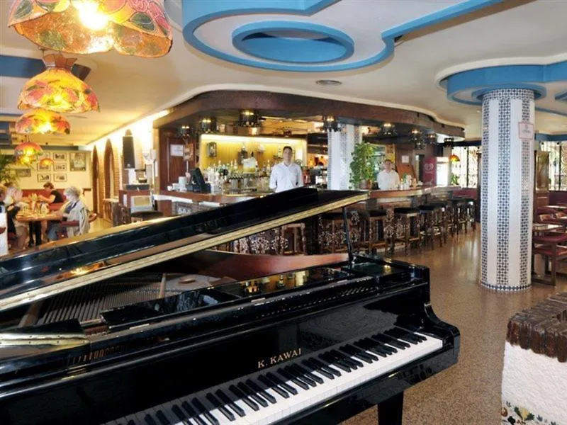 Апарт-отель Hotel Apartamentos Bajondillo Торремолинос