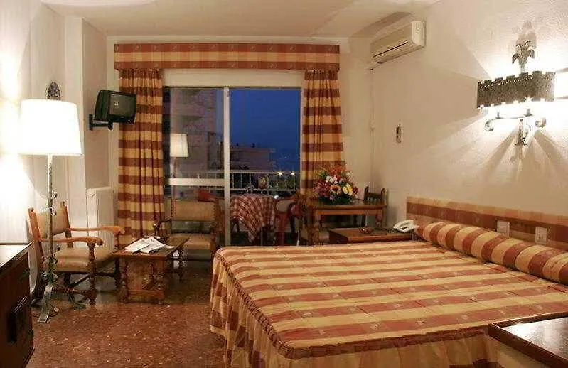 Апарт-отель Hotel Apartamentos Bajondillo Торремолинос